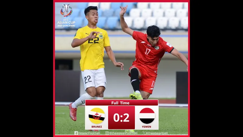 Cầu thủ Yemen dứt điểm mạnh mẽ trong trận đấu với Brunei.